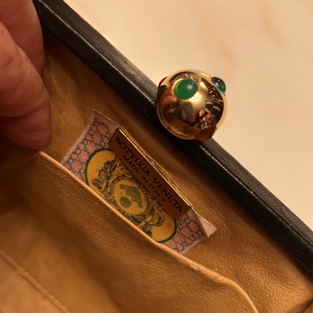 Bottega Venetta, Small black woman bag with a gold top and stones on it - Picture 5 of 7